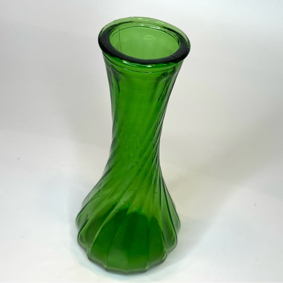 Vintage Hoosier Glass #4064 Emerald Green Flower Bud Vase 6” - Picture 2 of 5